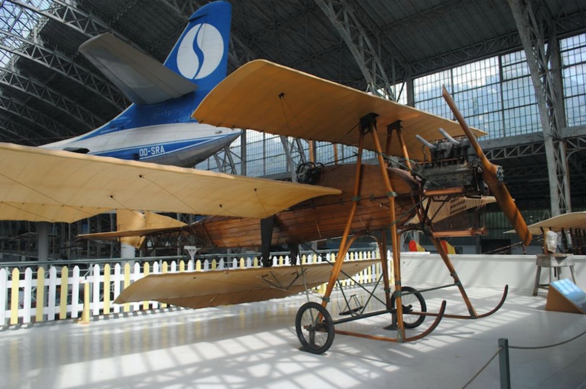 L'aéroplane triplan de Battaille au Musée royal de l'Armée